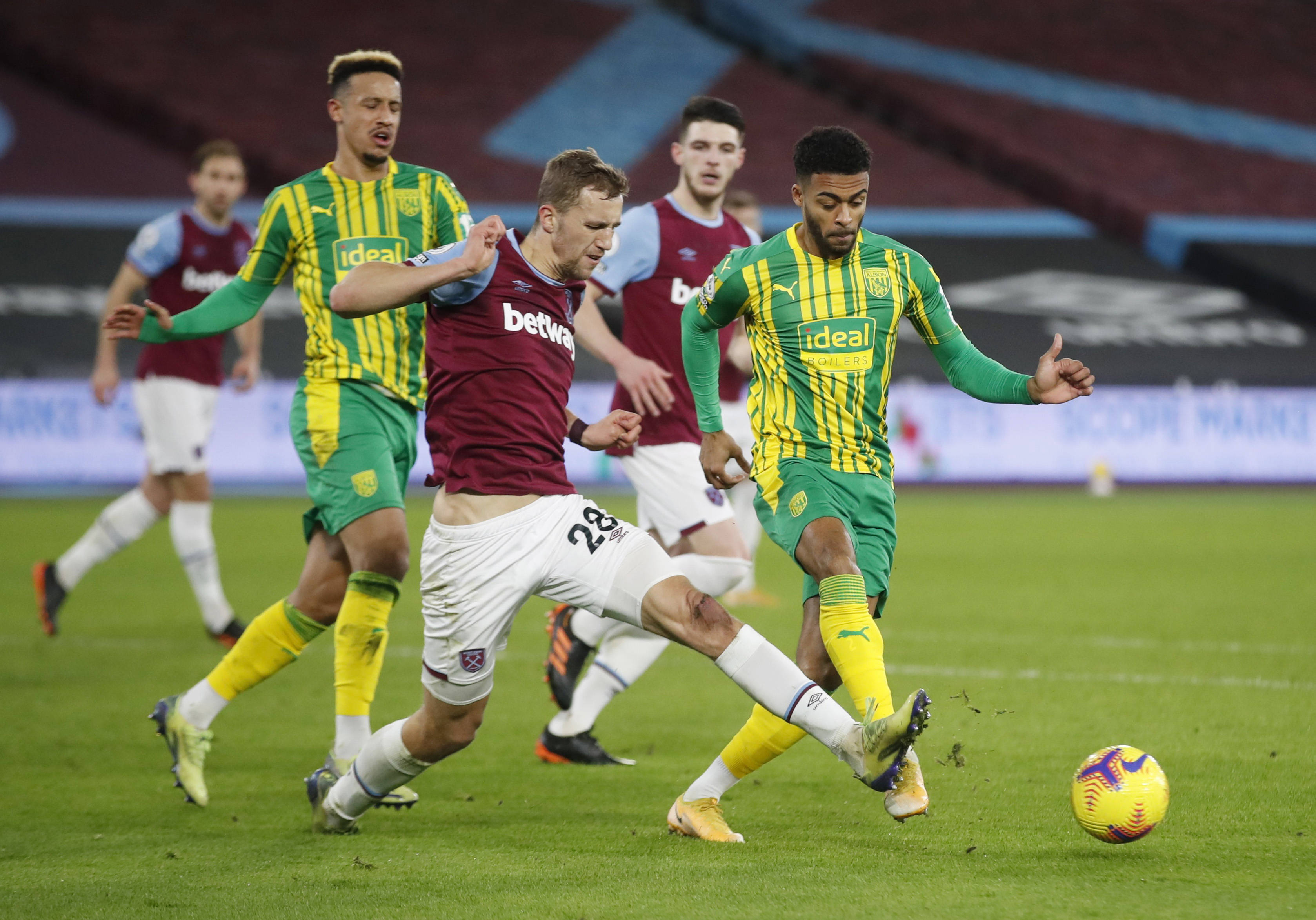 展充满了不 展充满了不